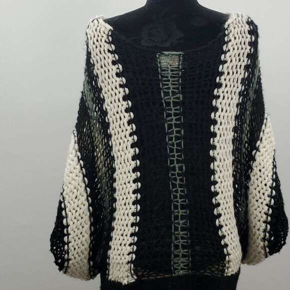 Lumiere Loose Knit Bat Wing Sleeve Sweater. - Picture 4 of 17